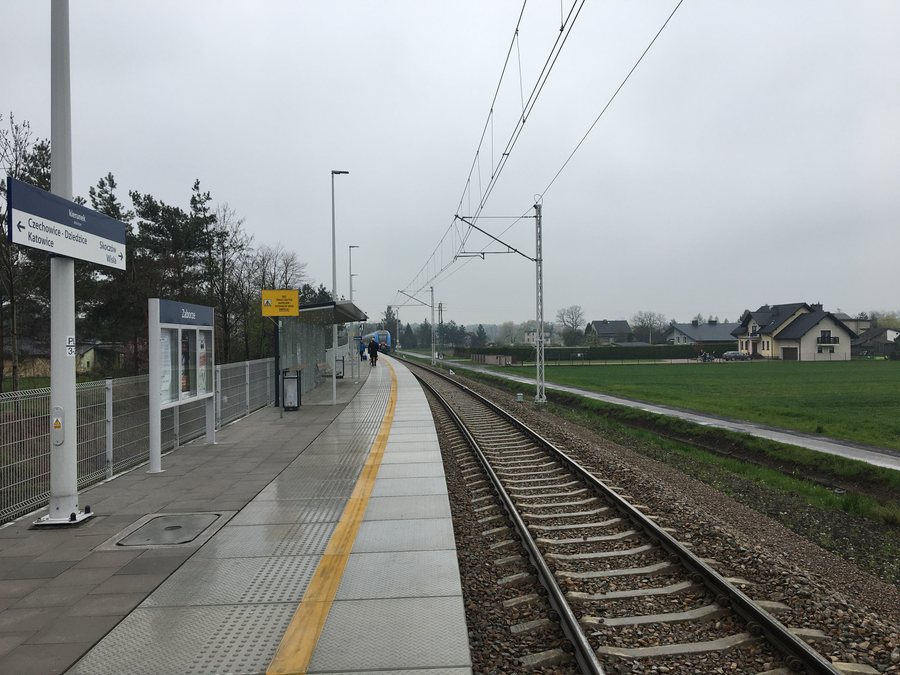 File:Zaborze train stop.jpg