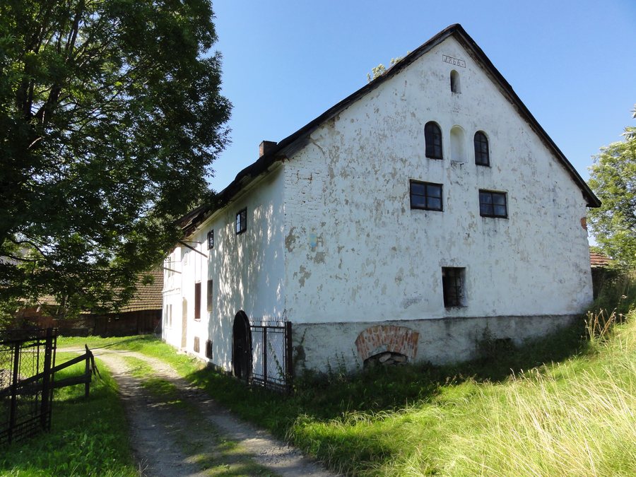 File:POL Rybarzowice Zabytkowy dom z młynem 2.JPG