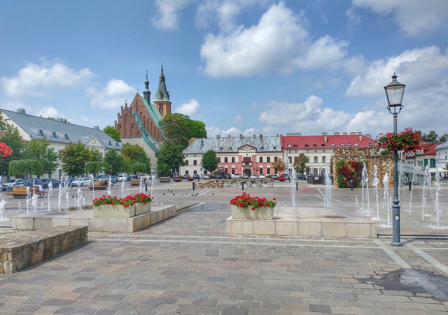 File:MOs810 WG 25 2024 (Kielce-Wisła) Olkusz, Market Square 07.jpg