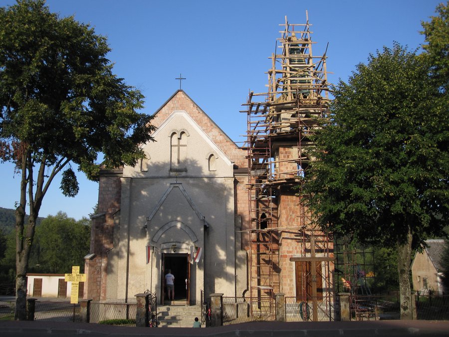 File:Cisna - kościół01.jpg