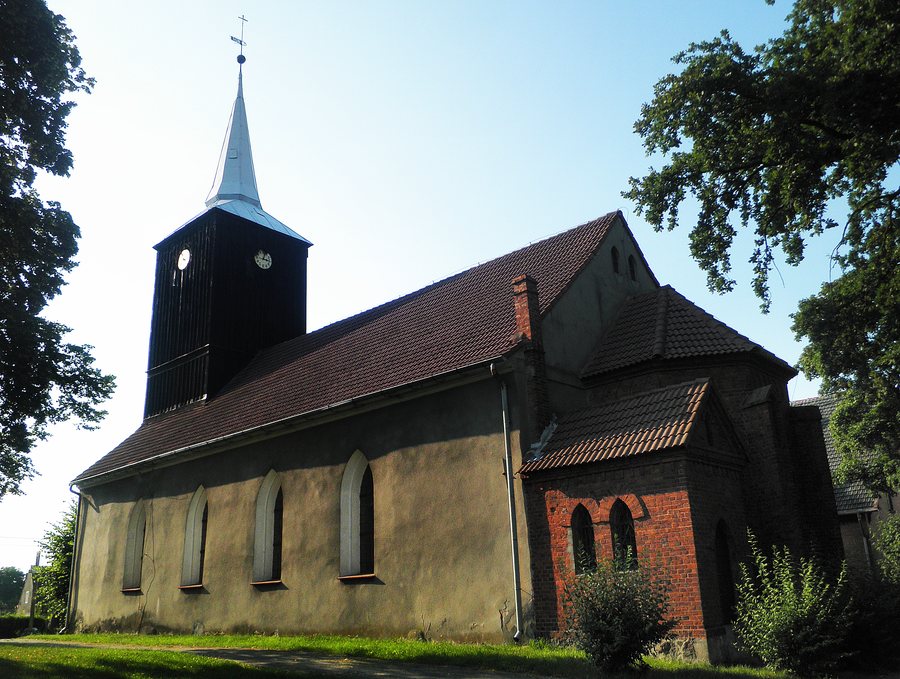 File:Kościół MB Wspomożenia Wiernych w Starym Czarnowie 01.jpg