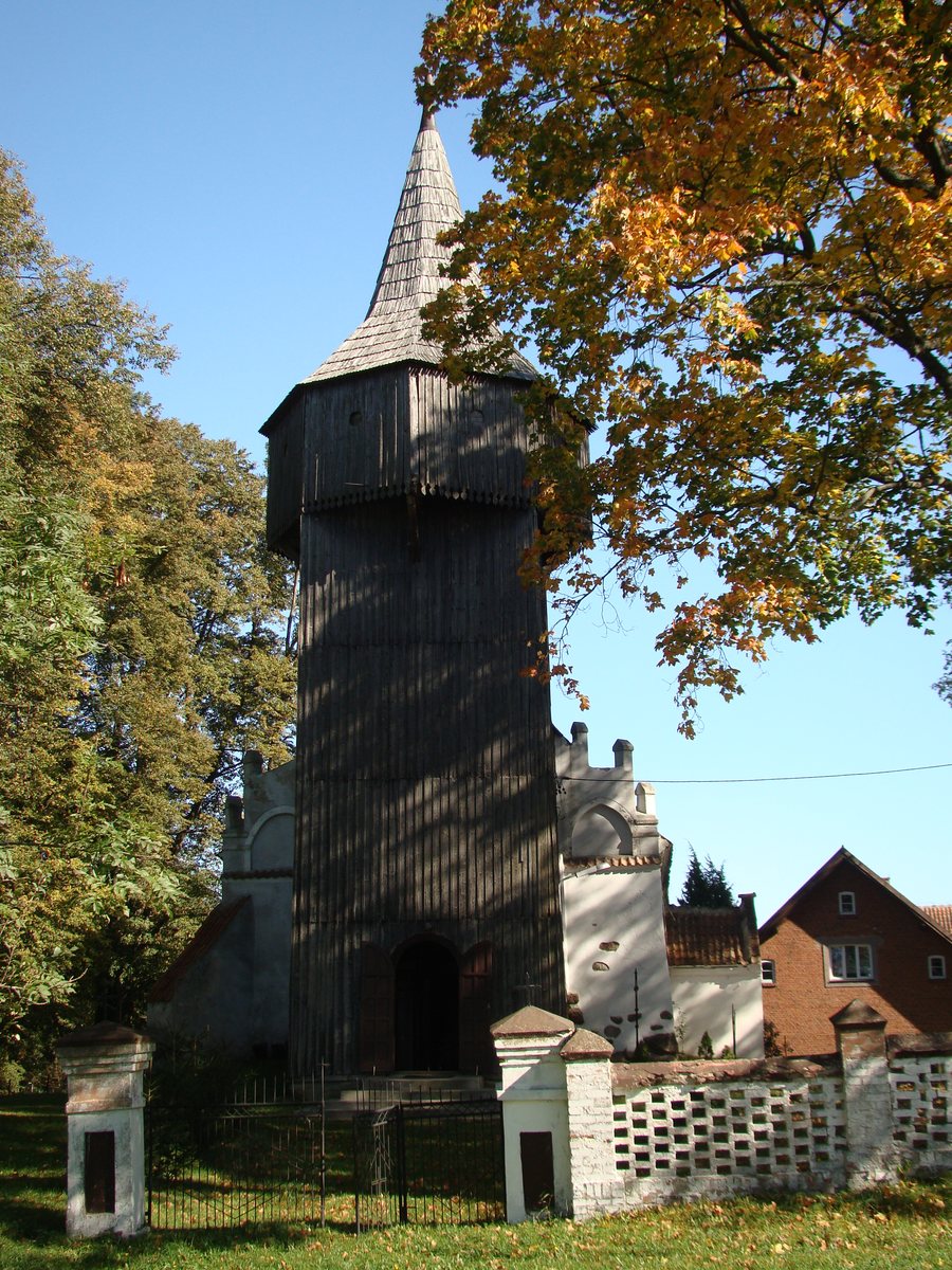 File:Kłębowo - kościół.jpg