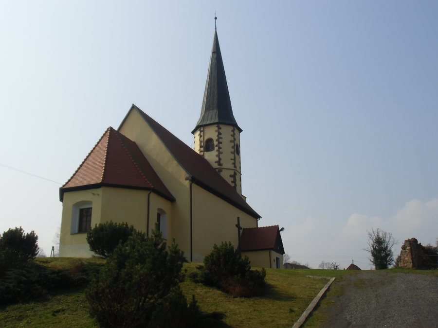 File:Kondratów kościół.JPG