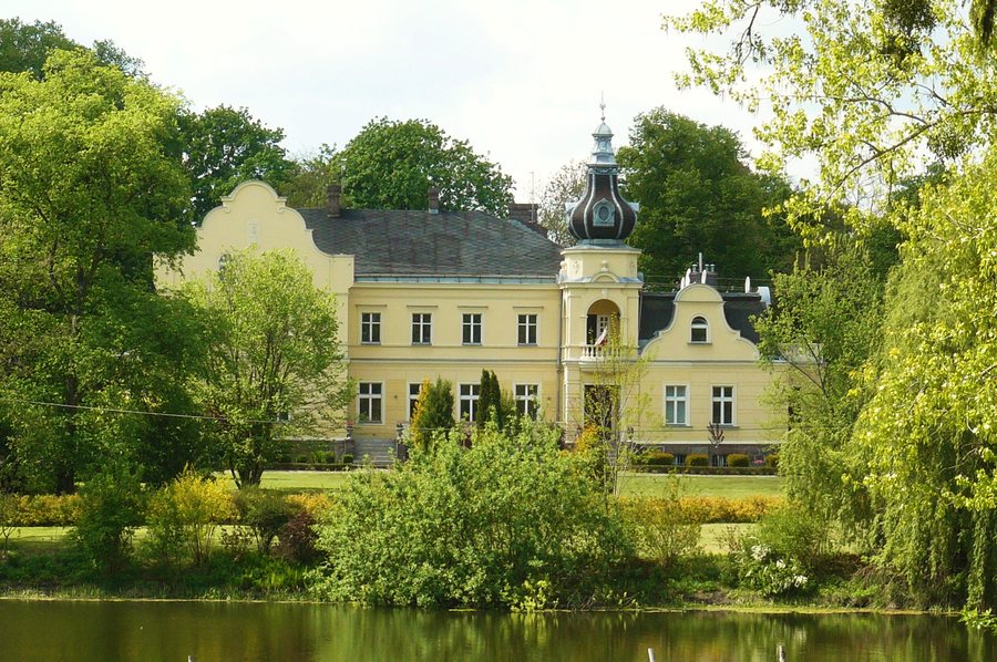 File:Wargowo PL palace.JPG