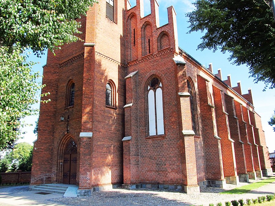 File:Kościół parafialny p.w. Św. Michała Archanioła w Zblewie.JPG