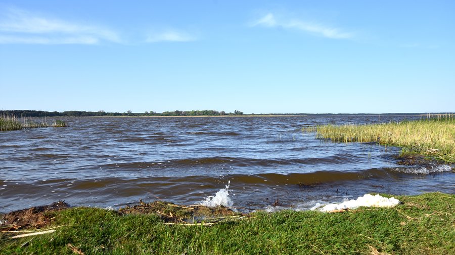 File:Jezierzany, jezioro Wicko (HB5).jpg