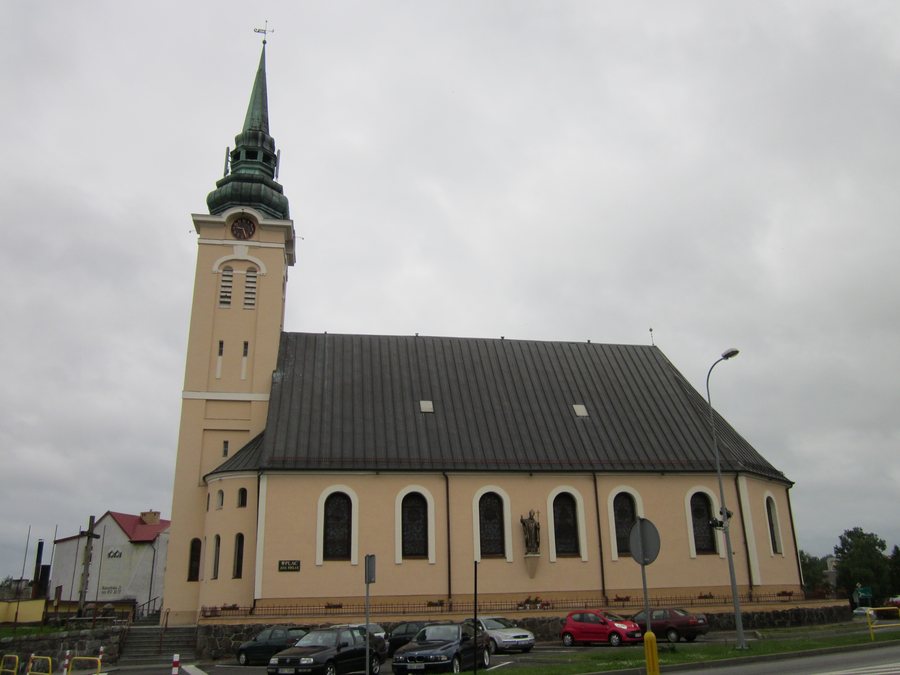 File:Miastko - kościół pw. NMP Wspomożenia Wiernych.JPG