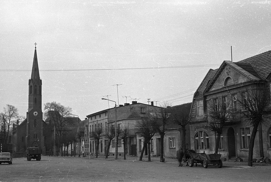 File:Rynek - Wyrzysk - 000642n.jpg
