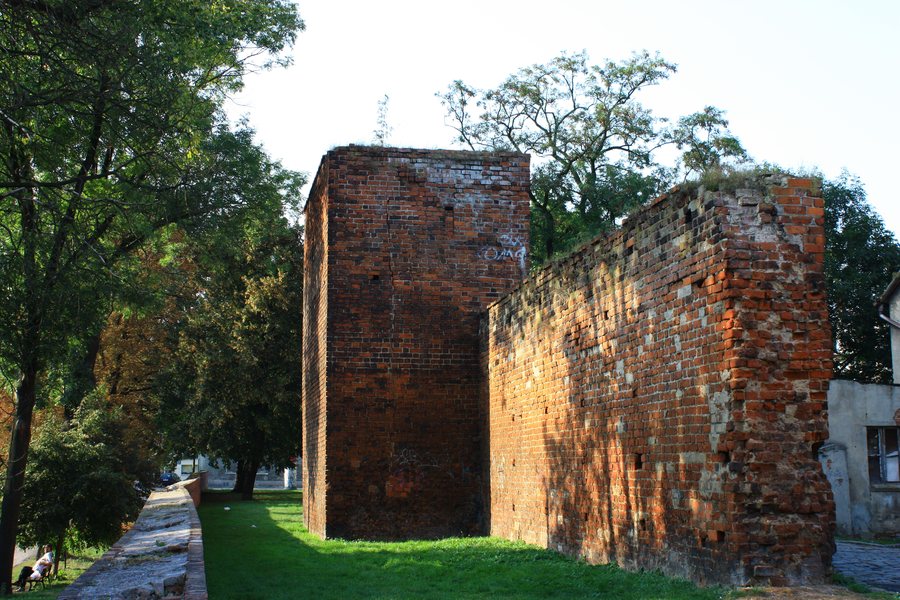 File:Namysłów mury obronne 01.JPG