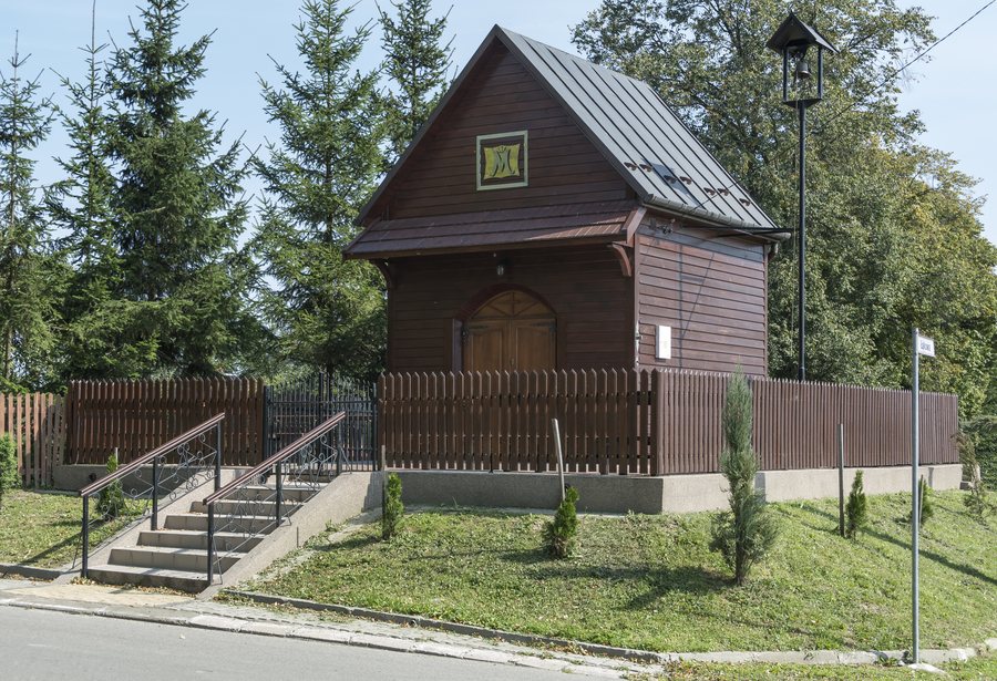File:2014 Kaplica w Skopaniu 1.jpg