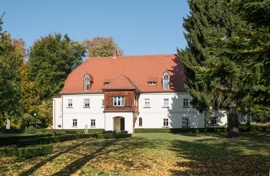 File:2018 Pałac w Jugowie 1.jpg