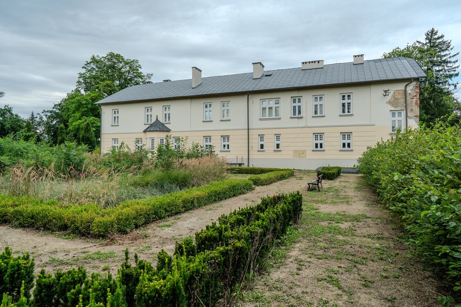 File:Lipinki gm. Lipinki. Zespól dworsko parkowy A103M (4).jpg