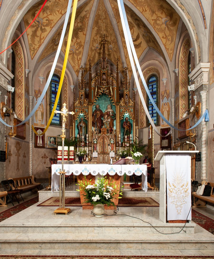 Chyżne - main altar of the Church of Saint Anne