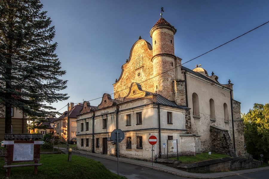 File:SM Lesko Synagoga 2020 (2).jpg