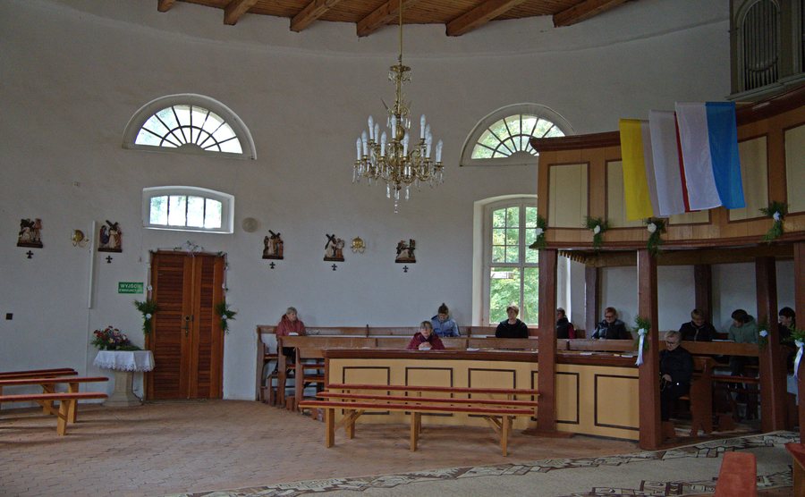 File:Church in Gawroniec 02.jpg