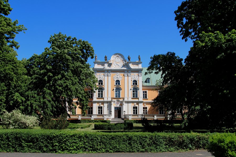 File:Pałac Szołdrskich w Czempiniu - Fasada.jpg