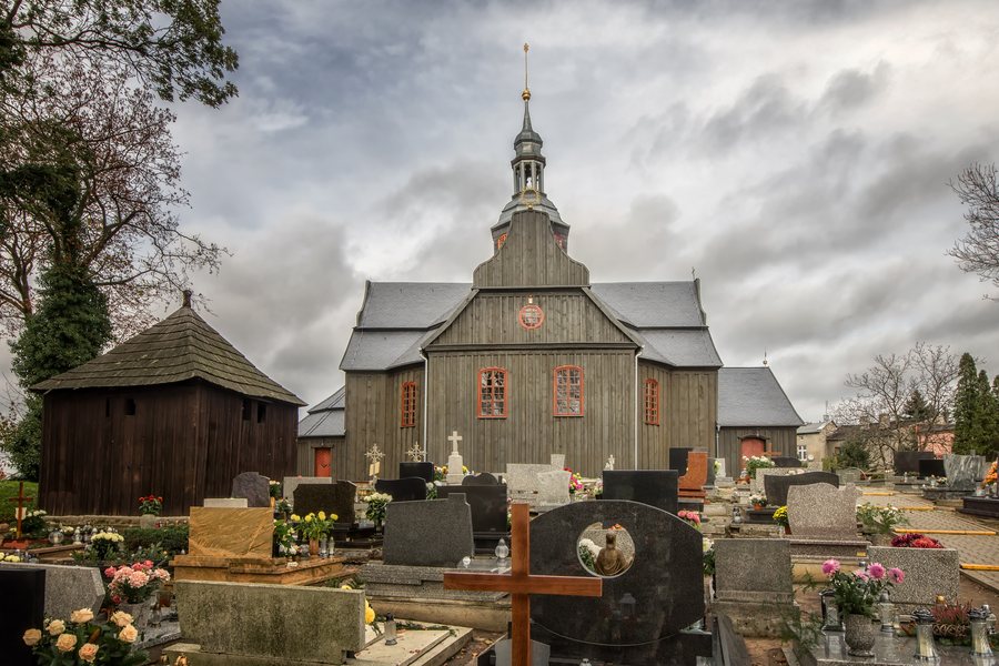 File:SM Buk Kościół Świętego Krzyża 2019 (15).jpg