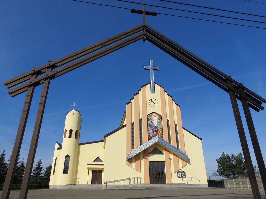 Ładna - kościół pw. Przemienienia Pańskiego - widok od wschodu