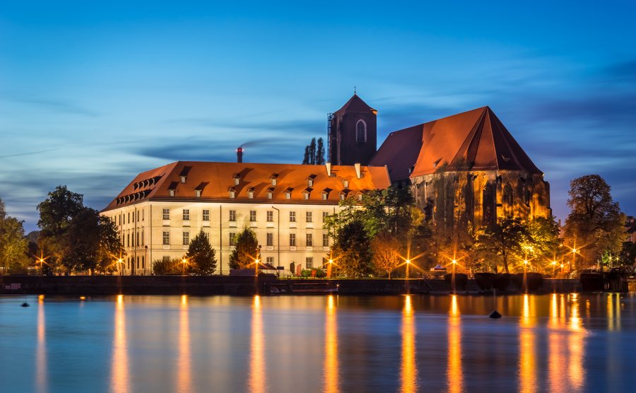 Wrocław - Biblioteka Uniwersytecka i Kościół NMP na Piasku