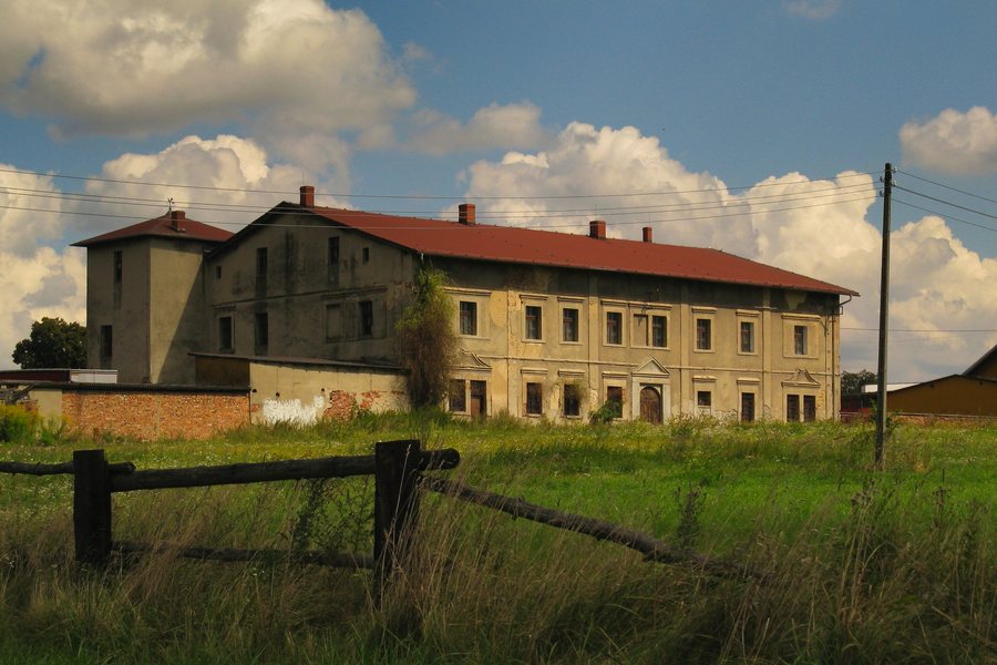 File:Wieszowa palace 2020.jpg