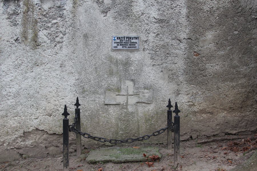 File:Slawnikowice stone cross 2016 P03.JPG