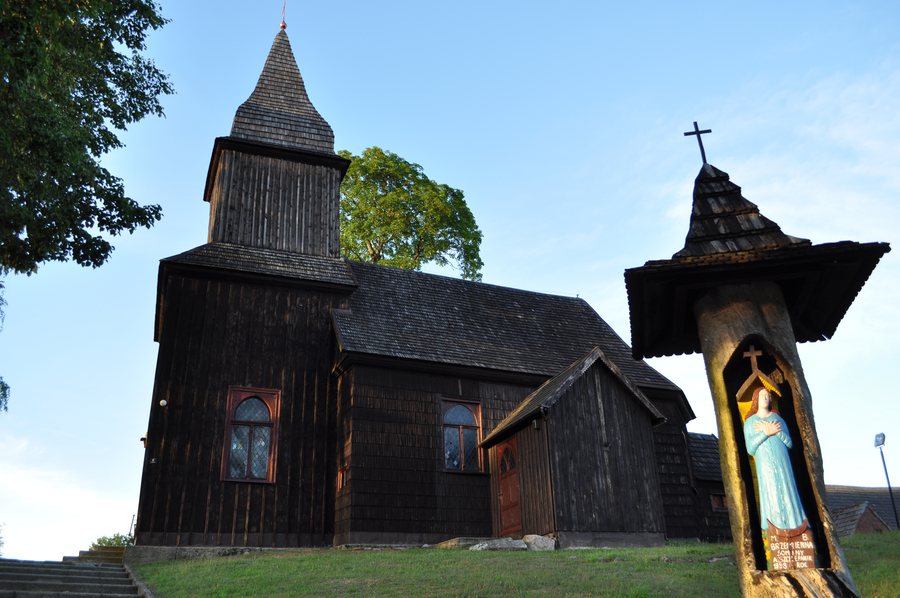 File:Sominy Church.JPG