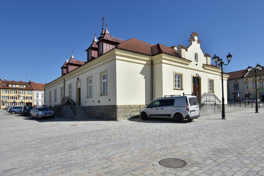 File:Zakliczyn, ratusz (HB4).jpg
