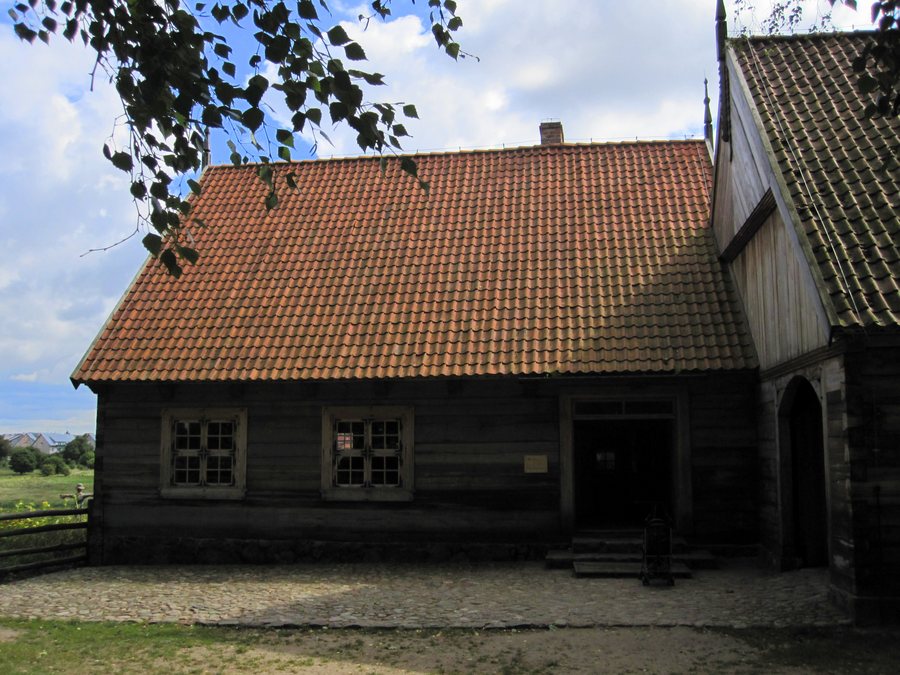 File:MBL Olsztynek - 16. Karczma z Małszewa (00).jpg