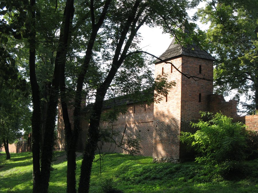 File:Sroda Slaska City Walls.JPG