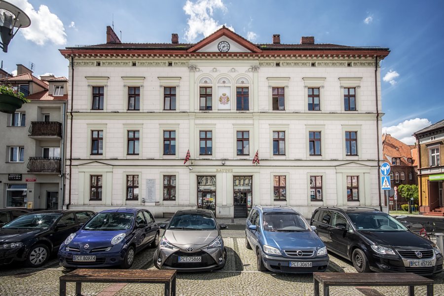 File:SM Czarnków Ratusz 2020 (0).jpg