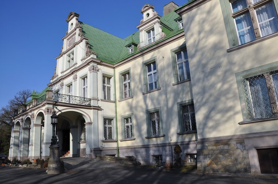 File:Pałac Frączków.jpg