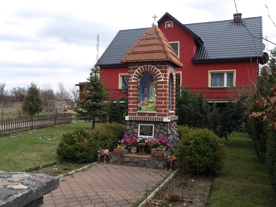 File:Egiertowo, kapliczka przydrożna - panoramio - t.przechlewski.jpg