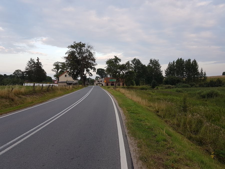 File:Stare Kiełbonki - entrance from Nowe Kiełbonki, 2016.jpg