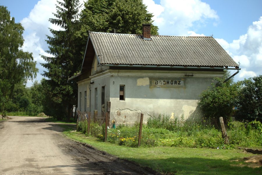 File:Bachórz, železniční muzeum, budova nádraží.jpg