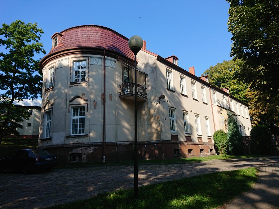 File:Choczewo manor 1.jpg