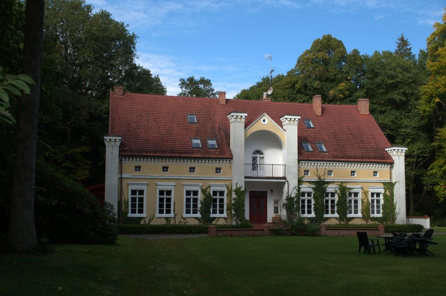File:Dwór w Kopaninie (Poniki).jpg