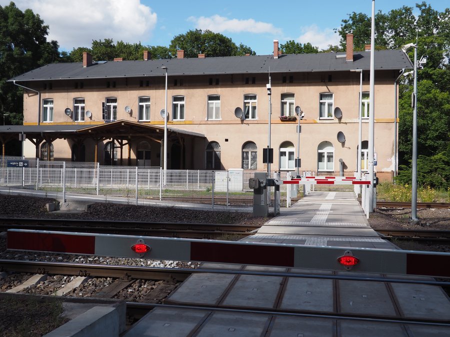 File:Dworzec Jedlina Zdrój i przejścia 2025.jpg