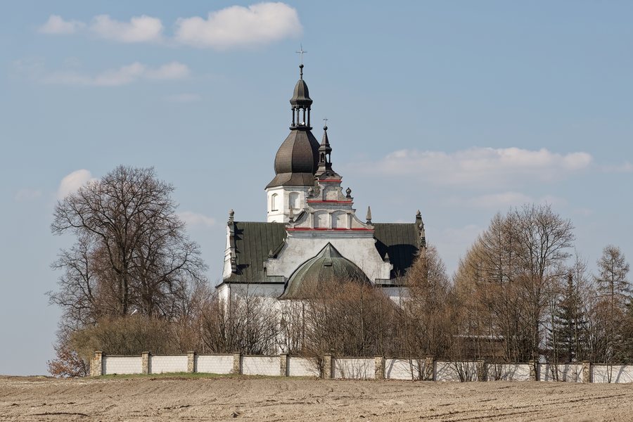 File:Kościół Wniebowzięcia NMP w Olesznie, województwo świętokrzyskie, 20250322 1124 7655.jpg