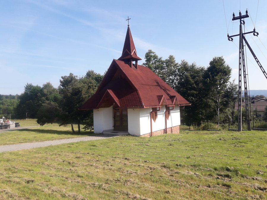 File:Kaplica cmentarna w Rokicinach Podhalańskich.jpg