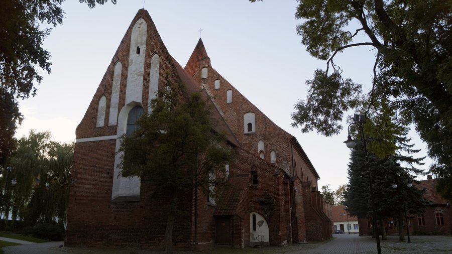 File:Pasłęk, kościół parafialny św. Bartłomieja.jpg