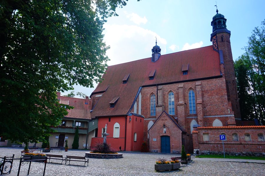 File:Kościół pw. Wniebowzięcia Najświętszej Marii Panny, Żukowo, pow. kartuski - panoramio.jpg