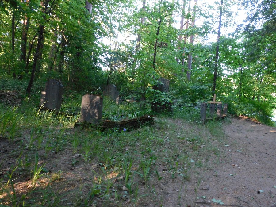File:Cmentarz w krutyni 1.jpg