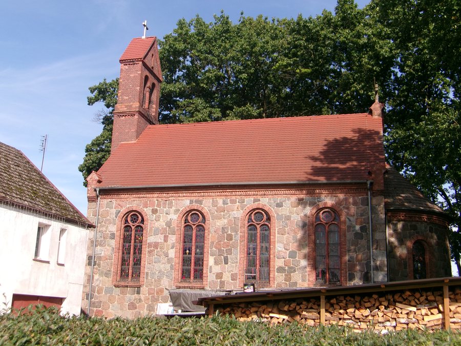File:Kościół św. Sylwestra w Strzelewie 3.jpg