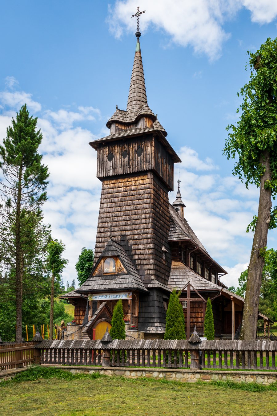 File:Church of Our Lady of Czestochowa - Dzianisz, Poland.jpg