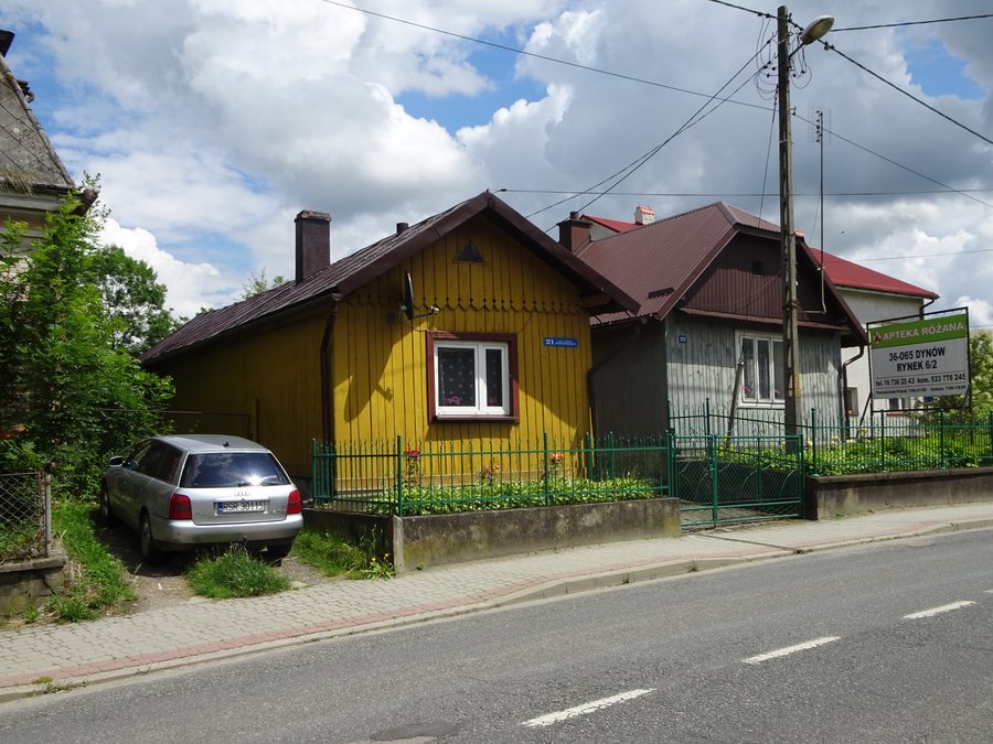 File:Dynów, Piłsudskiego 21 i 23.jpg