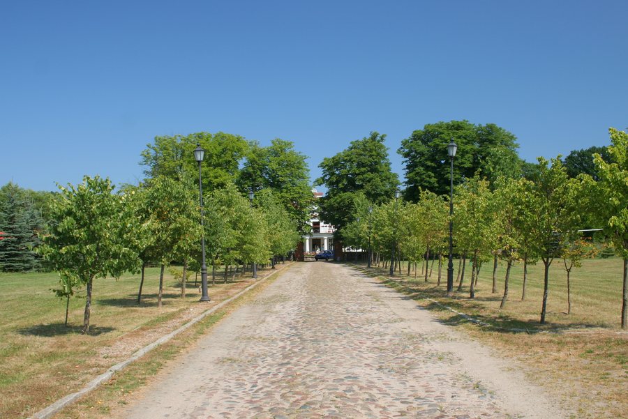File:Bychowo - Manor house 03.jpg