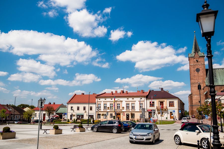 File:Rynek Pilzno - Strona północna.jpg