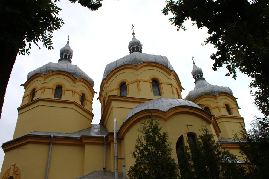 File:Krasna, kostel.jpg