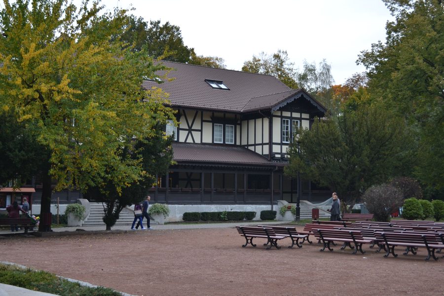 File:Jastrzębie-Zdrój-dom zdrojowy1.JPG