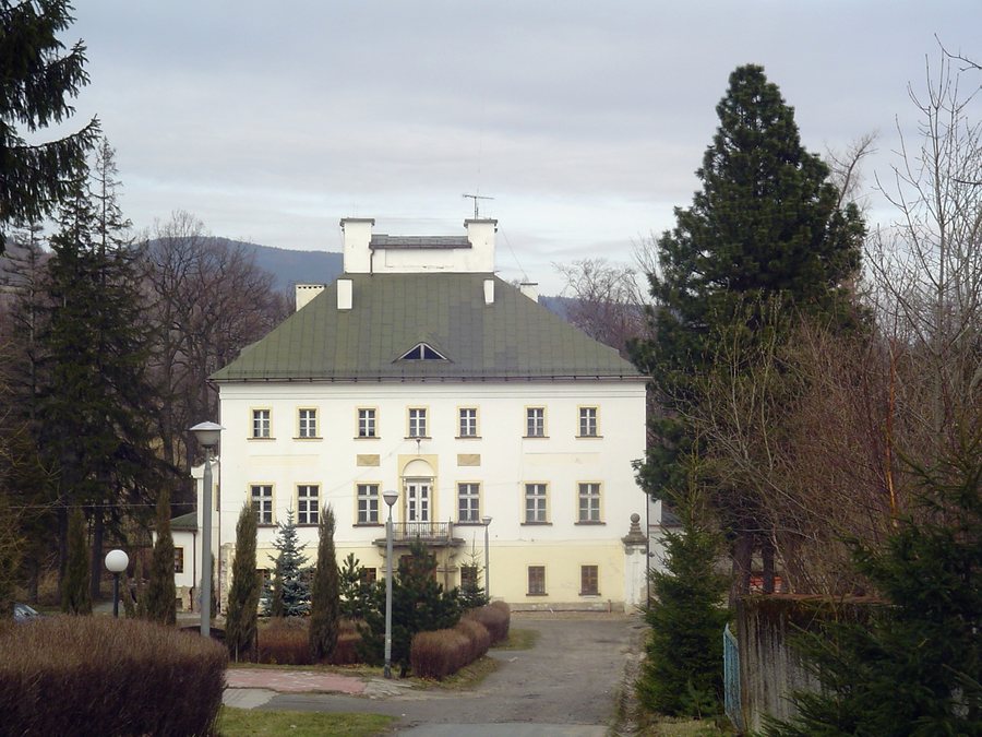 File:Pałac w Szarocinie (fot. 2007).JPG